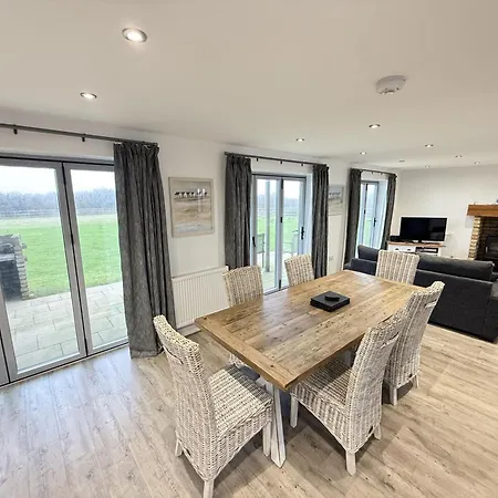 Casa de Férias Brigg View - Seaview And Balconies - Part Of The The Bay Village With Pool, Gym And Direct Access, Pub, Restaurant, Tennis And Meadows Walks