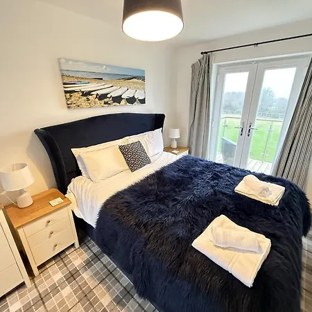 Casa de Férias Brigg View - Seaview And Balconies - Part Of The The Bay Village With Pool, Gym And Direct Access, Pub, Restaurant, Tennis And Meadows Walks