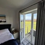 Brigg View - Seaview And Balconies - Part Of The The Bay Village With Pool, Gym And Direct Access, Pub, Restaurant, Tennis And Meadows Walks Tatil Evi