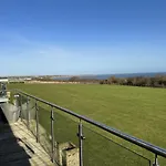 בית נופש Brigg View - Seaview And Balconies - Part Of The The Bay Village With Pool, Gym And Direct Access, Pub, Restaurant, Tennis And Meadows Walks