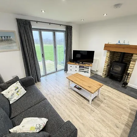 Brigg View - Seaview And Balconies - Part Of The The Bay Village With Pool, Gym And Direct Access, Pub, Restaurant, Tennis And Meadows Walks *