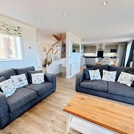 Tatil Evi Brigg View - Seaview And Balconies - Part Of The The Bay Village With Pool, Gym And Direct Access, Pub, Restaurant, Tennis And Meadows Walks