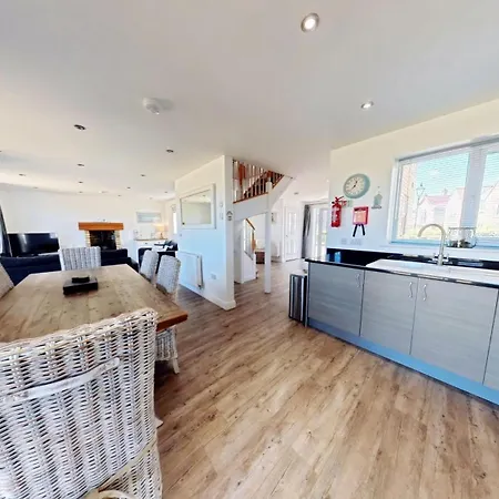 Brigg View - Seaview And Balconies - Part Of The The Bay Village With Pool, Gym And Direct Access, Pub, Restaurant, Tennis And Meadows Walks * Filey