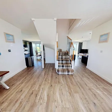 Tatil Evi Brigg View - Seaview And Balconies - Part Of The The Bay Village With Pool, Gym And Direct Access, Pub, Restaurant, Tennis And Meadows Walks