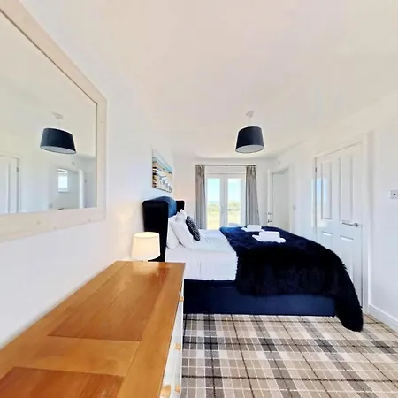 Brigg View - Seaview And Balconies - Part Of The The Bay Village With Pool, Gym And Direct Access, Pub, Restaurant, Tennis And Meadows Walks *