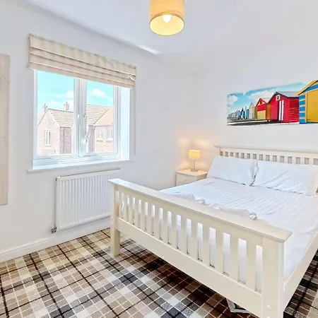 Brigg View - Seaview And Balconies - Part Of The The Bay Village With Pool, Gym And Direct Access, Pub, Restaurant, Tennis And Meadows Walks Filey