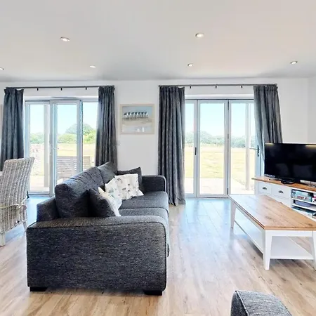 Brigg View - Seaview And Balconies - Part Of The The Bay Village With Pool, Gym And Direct Access, Pub, Restaurant, Tennis And Meadows Walks *